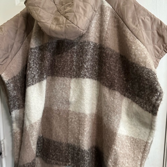 Time and Tru Women’s Plaid Zip Poncho with Hood Size S-M - Picture 8 of 8